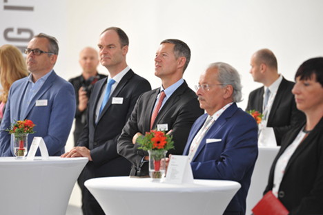 Od prawej Johan Jaubin, CEO VGP, Erwin Klünder, CSO VGP, Frederic de Somer, Dyrektor Zarządzający Van Genechten Group, Tadeusz Resztik, General Manager Cartamundi Polska