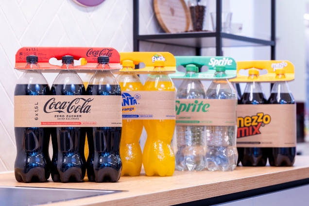 DS Smith i Coca Cola zastępują plastikowe uchwyty opakowaniami kartonowymi